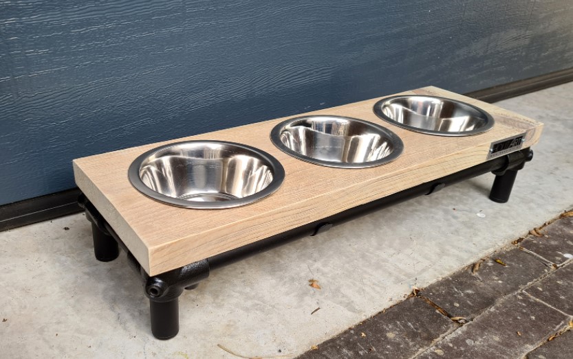 Eet en Drinkset Stoer Zwarte steigerbuis met steigerhout 3 bakjes Eet en Drinkset Stoer Zwarte steigerbuis met steigerhout 3 bakjes