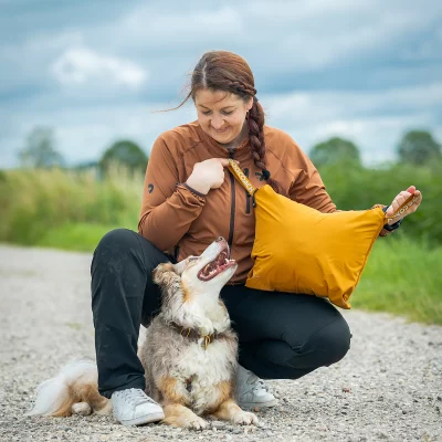 A40A9444_20180561-3b83-4d9c-83ef-df5a8bdc2ece_1900x DC Long KeepDry Dog Walker Coat Mustard-Dorthea tas