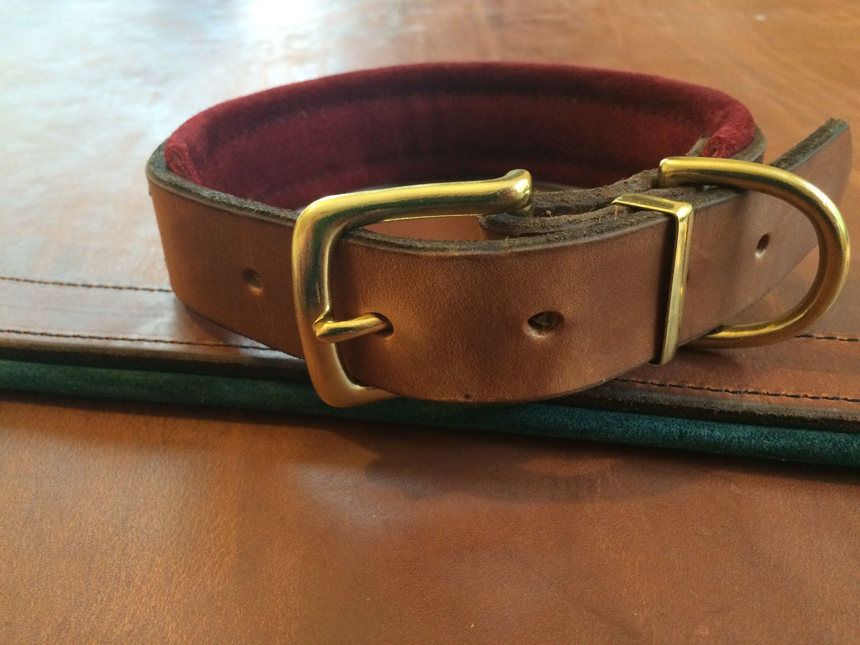 PRIDE Bruin lederen gevoerde halsband 30 mm