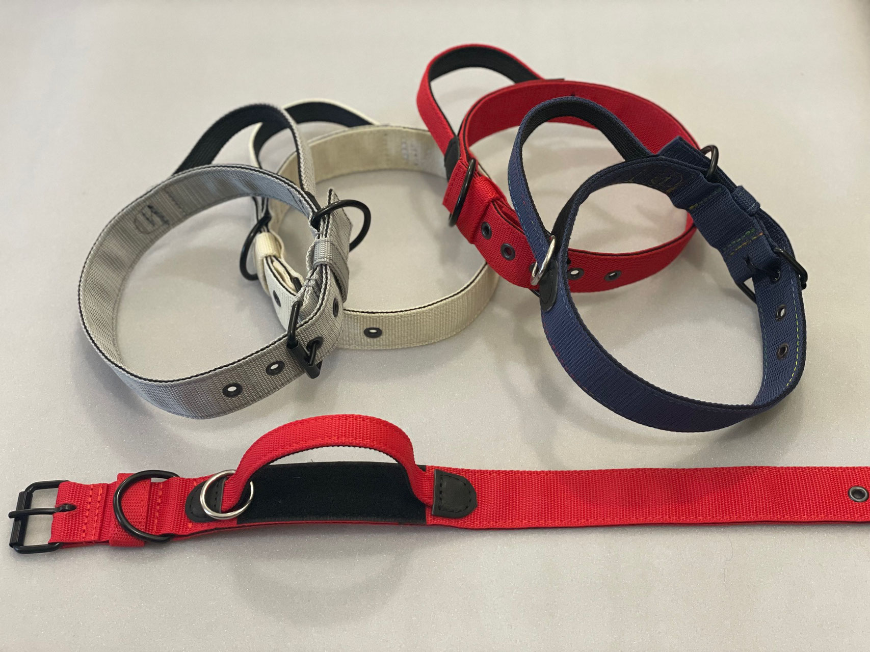 PRIDE K9 halsband met handvat, Riemsluiting